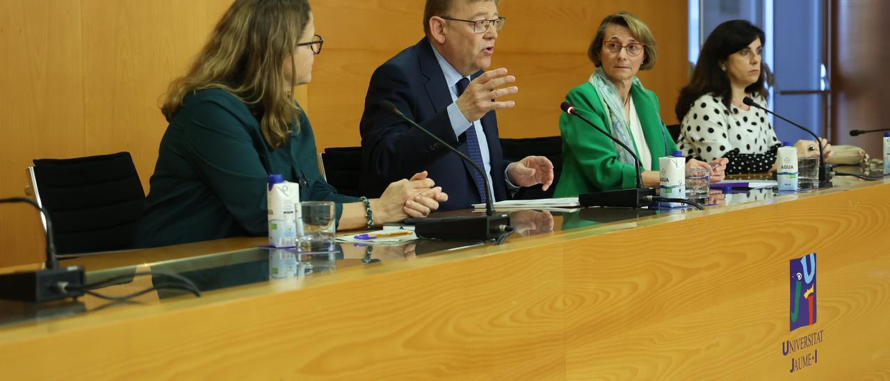 El presidente Ximo Puig, junto a la secretaria autonómica Elena Cebrián y la rectora de la UJI, Eva Alcón en el encuentro de Cátedras y Centros de Estudios contra la Despoblación