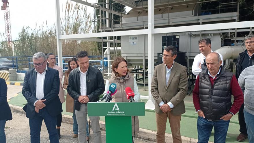 La delegada del Gobierno andaluz en Málaga, Patricia Navarro, ha visitado la Estación Depuradora de Aguas Residuales (EDAR) de Torrox-Iara