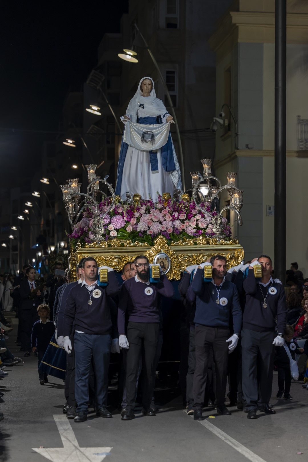 Las quince cofradías de la Semana Santa de Torrevieja recorrieron las calles en Viernes Santo