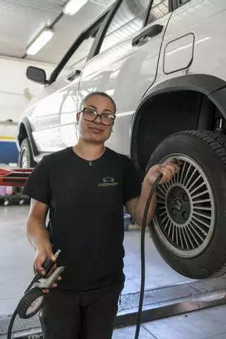 Judit Guerrero (20 anys, Castellgalí), mecànica: "Em veig treballant en un taller per a tota la vida"