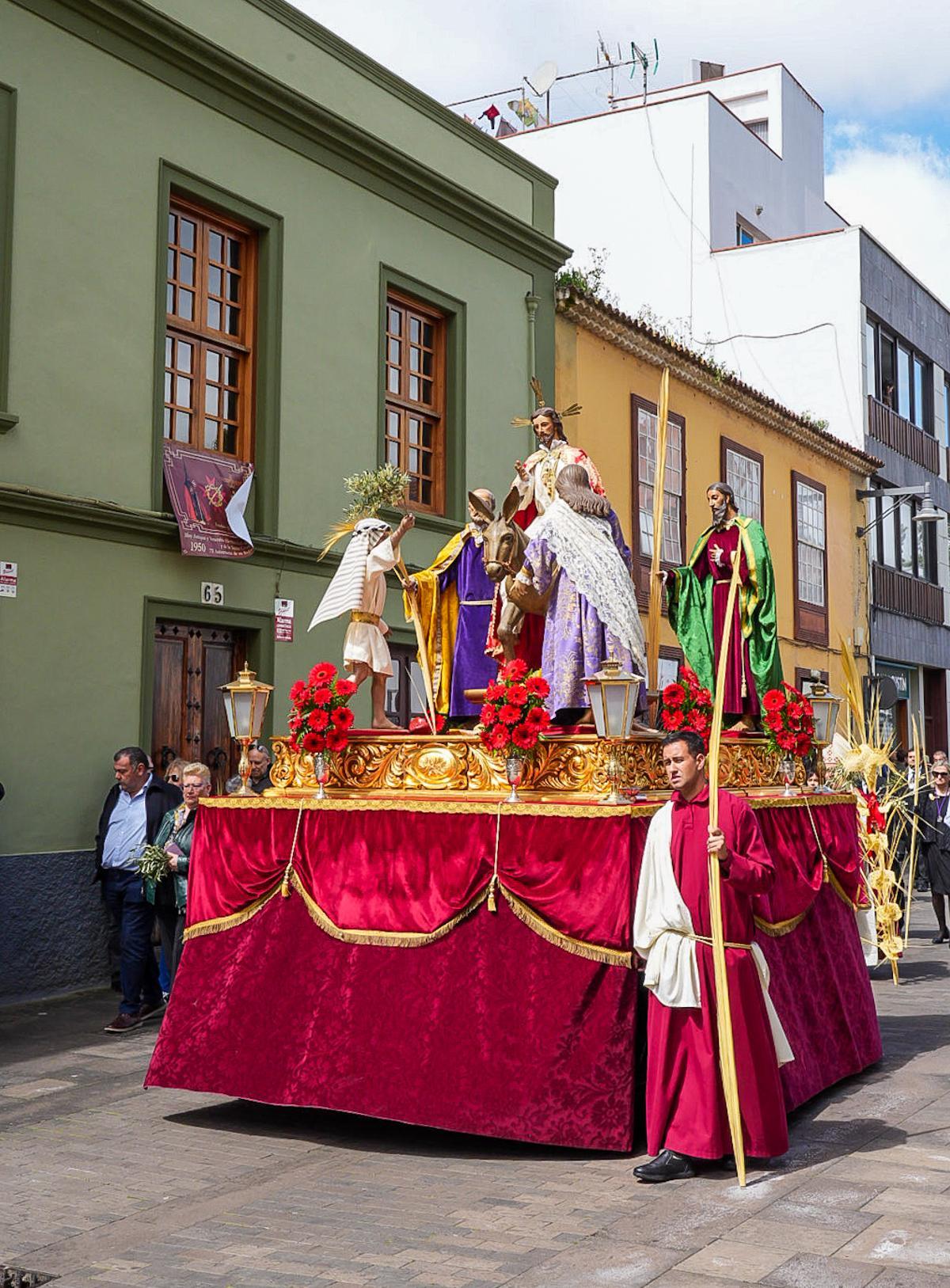 E.D.Procesión de La Burrita en el casco de La Laguna para abrir la Semana Santa de Aguere.