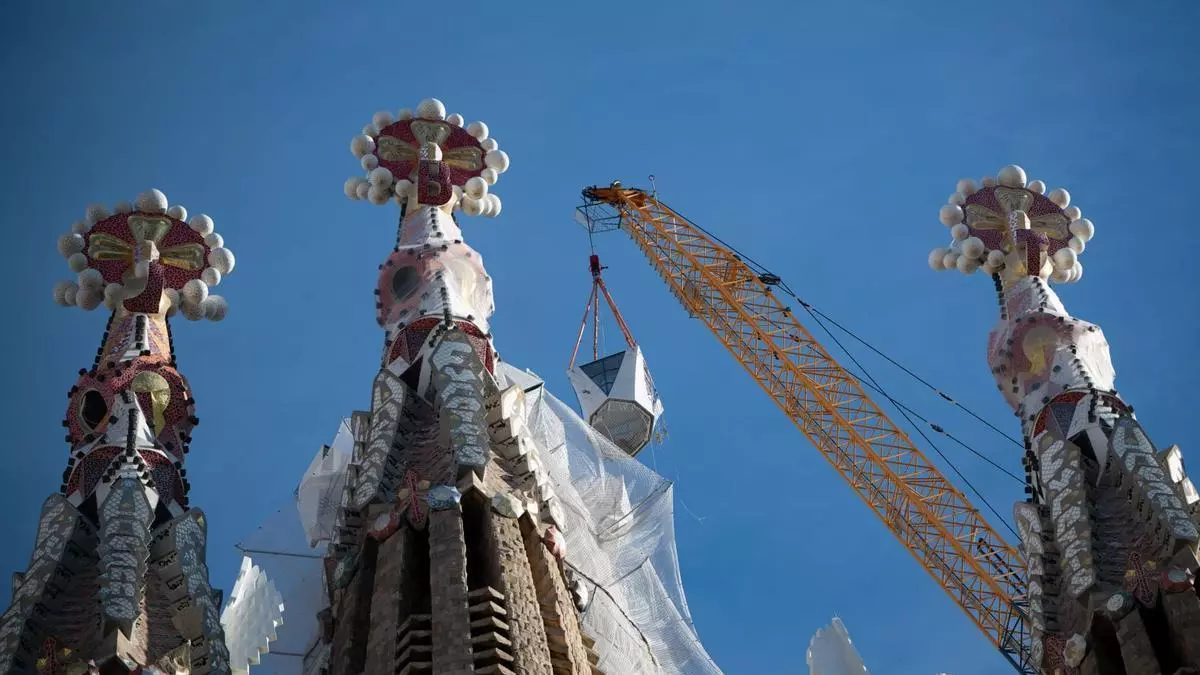 La Sagrada Família culmina la Torre de Jesús 144 años después de la primera piedra del templo