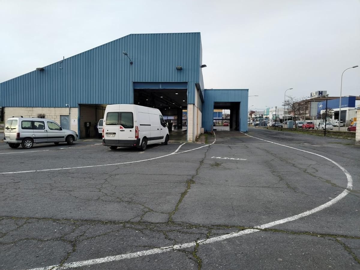 ITV fija de Plasencia, en el polígono industrial.