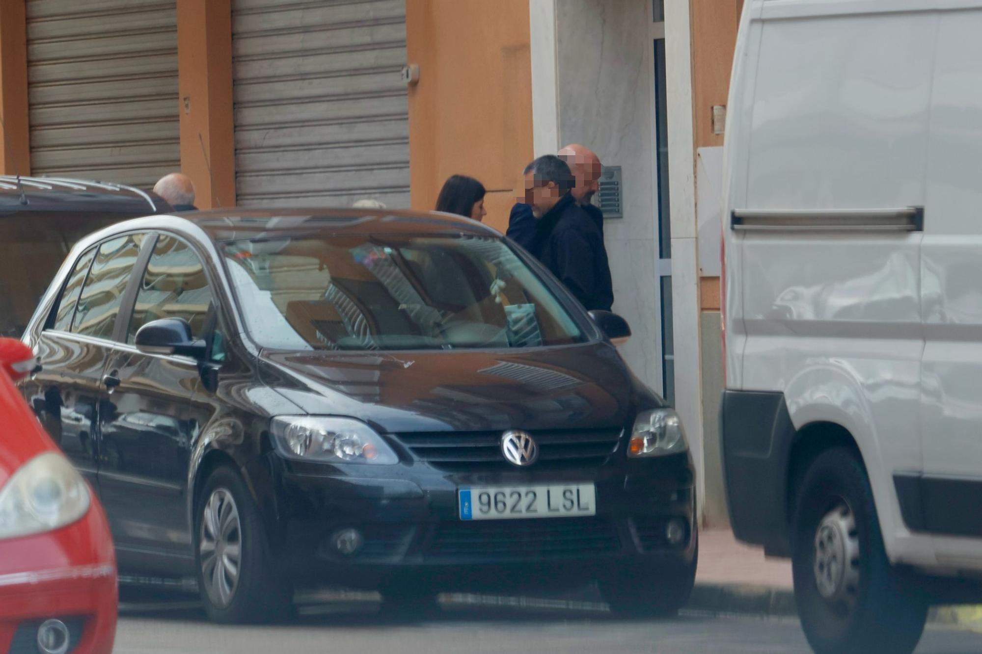 La policía registra el apartamento del canónigo