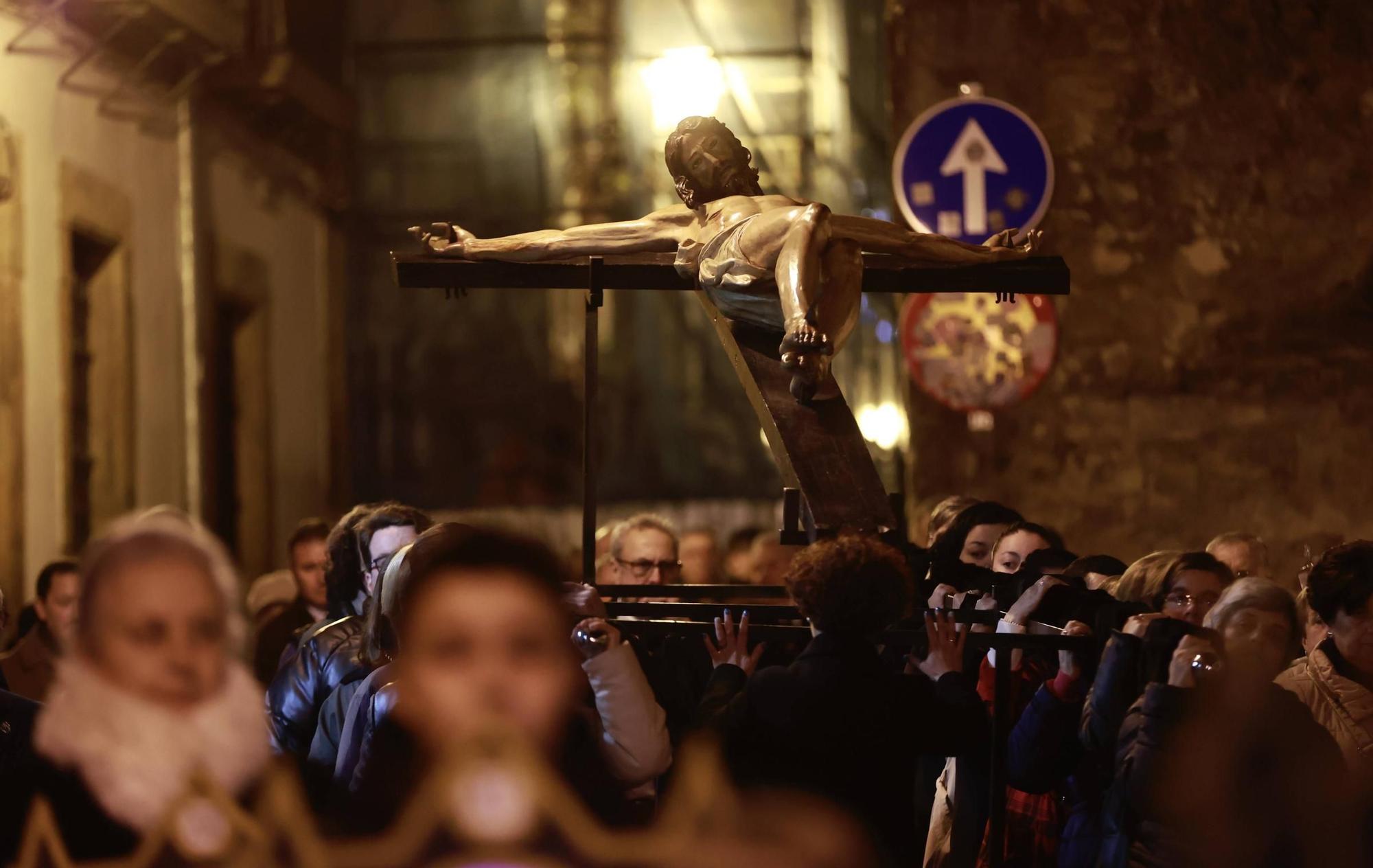 EN IMÁGENES: Vía Crucis de la Junta de Hermandades y Cofradías de Oviedo