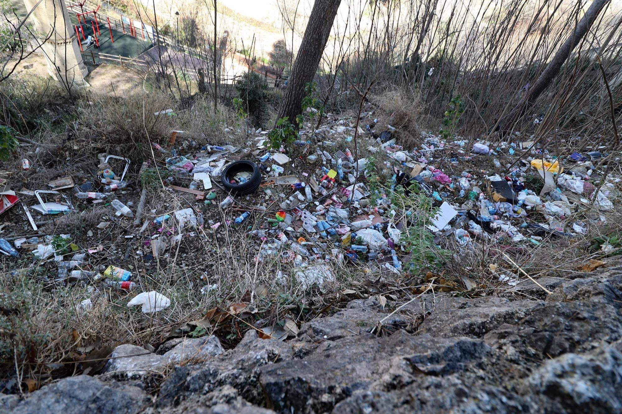 Alcoy retira 2500kg de basura en el Portal de Cocentaina