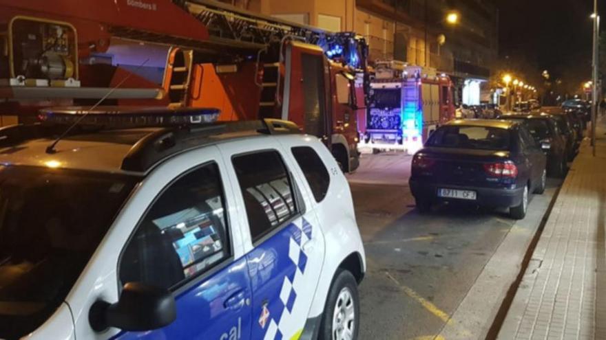 Els Bombers desallotgen 27 veïns d&#039;un bloc de pisos de Blanes per una fuita de gas