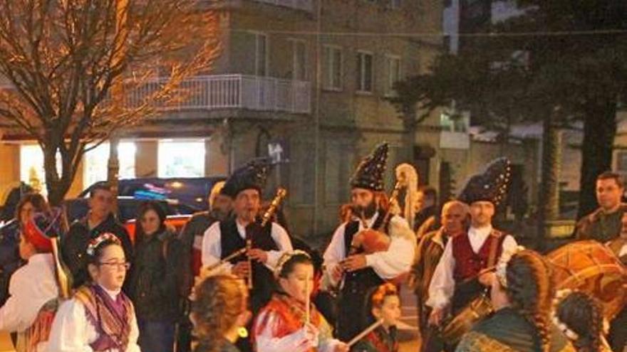 Una actuación de Lembranzas en Cangas.