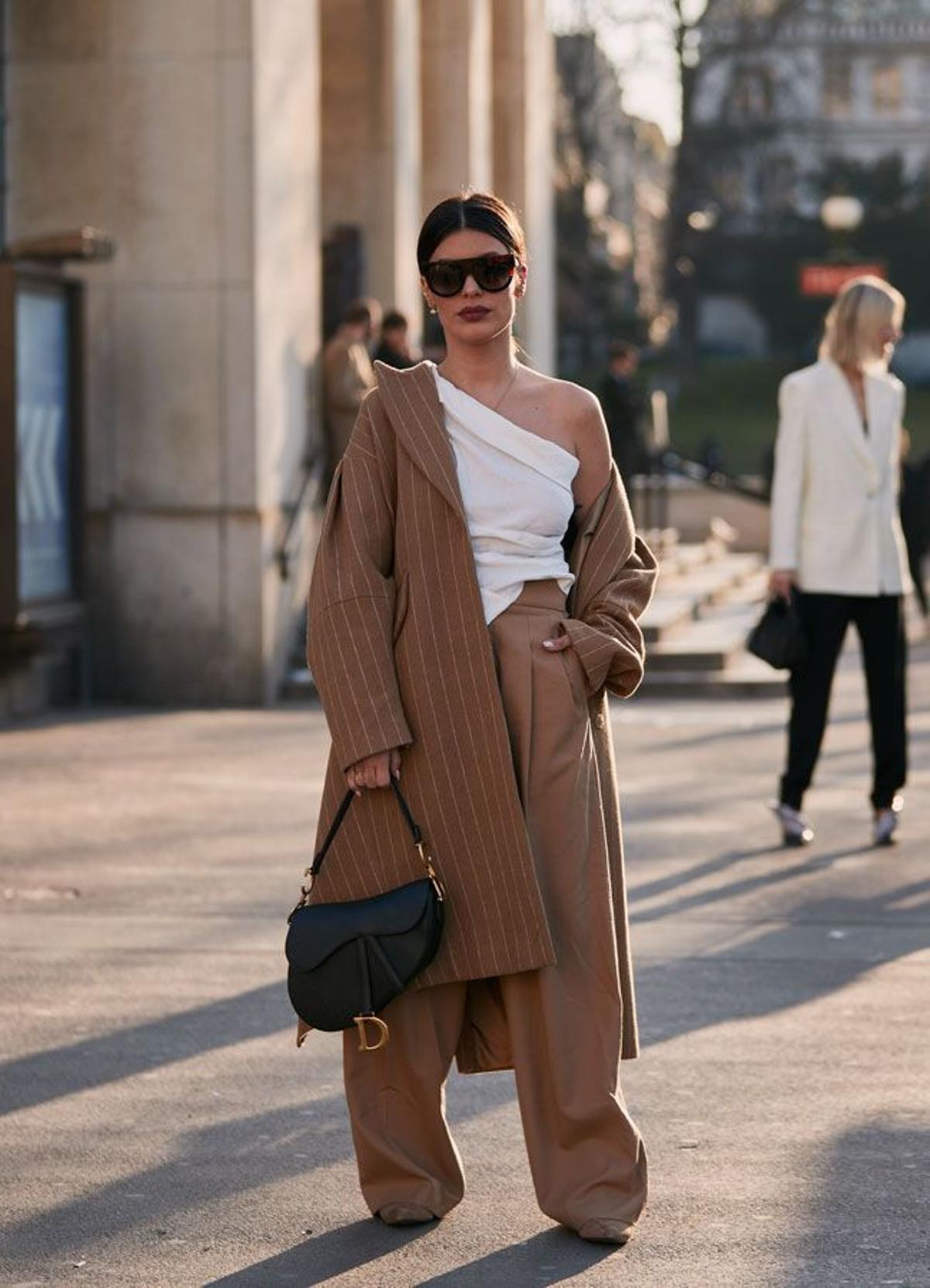 Dulceida en las calles de París durante la Semana de la Moda