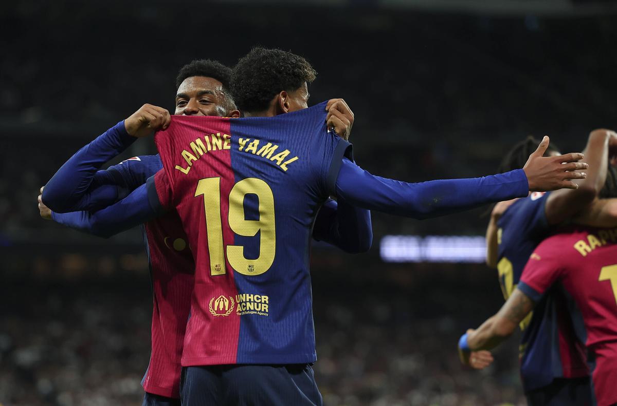 Lamine Yamal y Alejandro Balde, en el Bernabéu