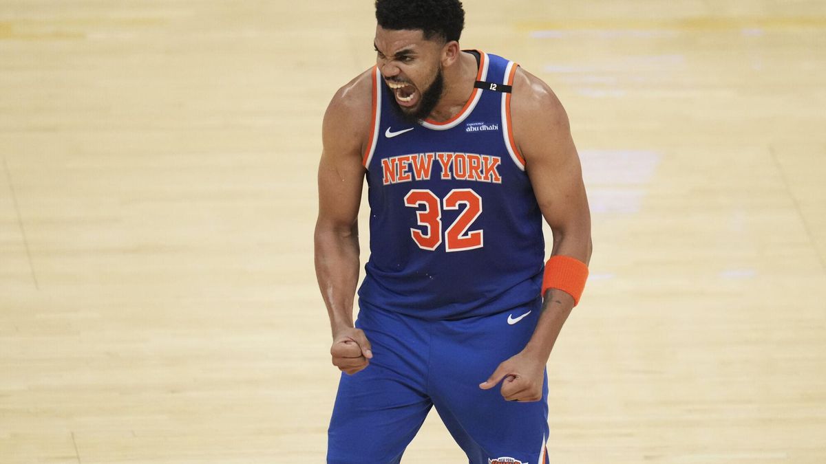 Karl-Anthony Towns reacciona después de anotar una buena canasta ante los Pacers.