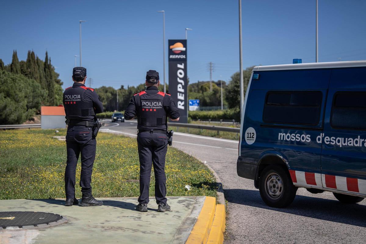 Agentes de Mossos en el dispositivo Kanpai en autopista
