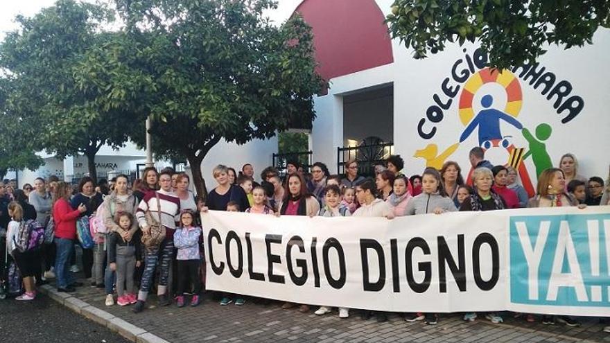 Los padres del colegio Azahara de Villarrubia protestan pidiendo mejoras