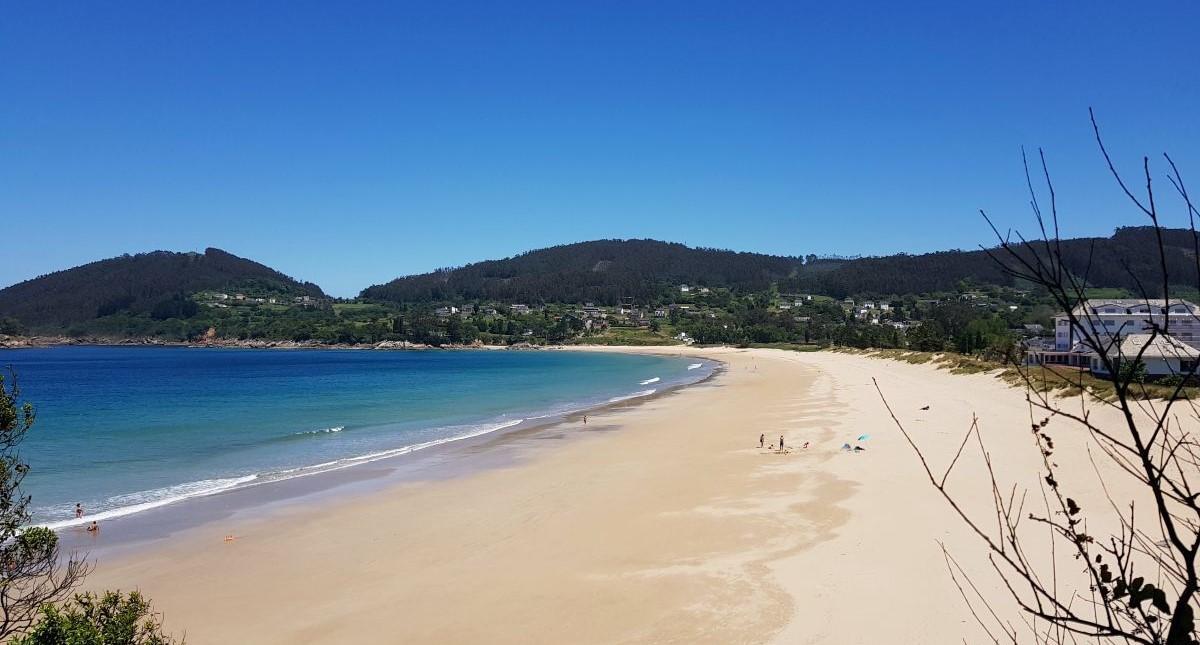 La temperatura del agua en esta playa destaca sobre el resto de arenales del litoral de Galicia
