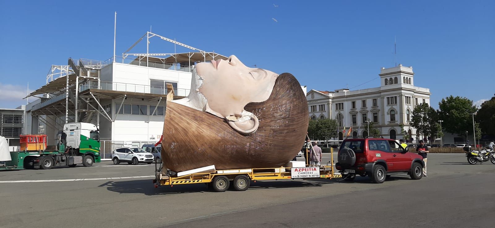 La meditadora abandona el Puerto de València