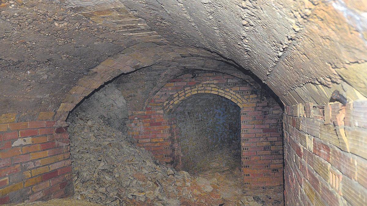 Las galerías, dado que el terreno es muy inestable, se consolidaron con una bóveda de cañón.