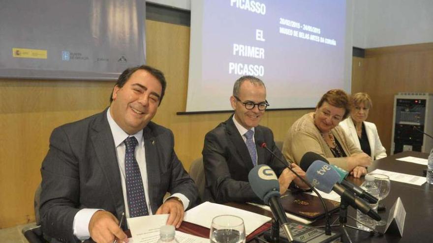 El alcalde, el conselleiro de Educación, la edil de Cultura y la comisaria de la exposición, ayer. víctor echave