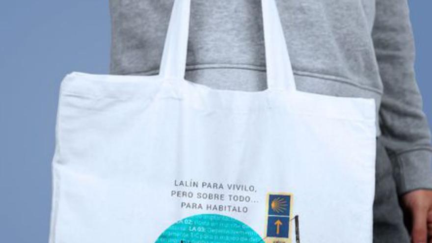 Bolsas serigrafiadas con las distintas líneas de Lalín Ssuma 21.