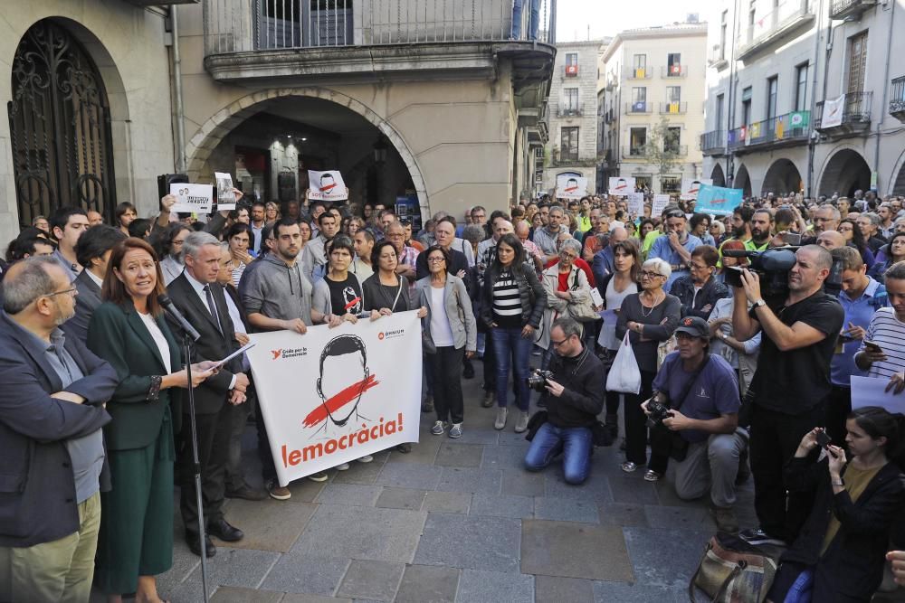 Concentració a la Plaça del Vi per protestar contra les detencions de Cuixart i Sànchez.