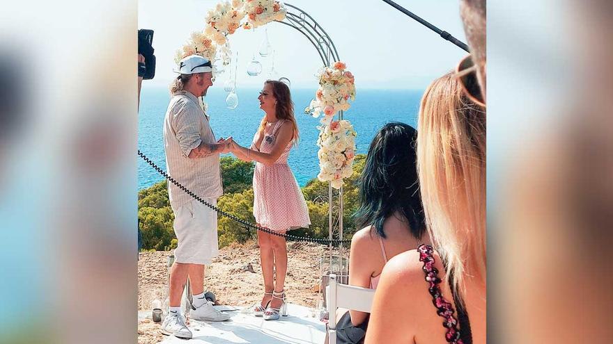Nicht nur Hochzeit von Jenny &quot;Delüx&quot;: Diese Mallorca-Auswanderer überraschen in der neuen &quot;Goodbye Deutschland&quot;-Folge mit einem Liebesschwur