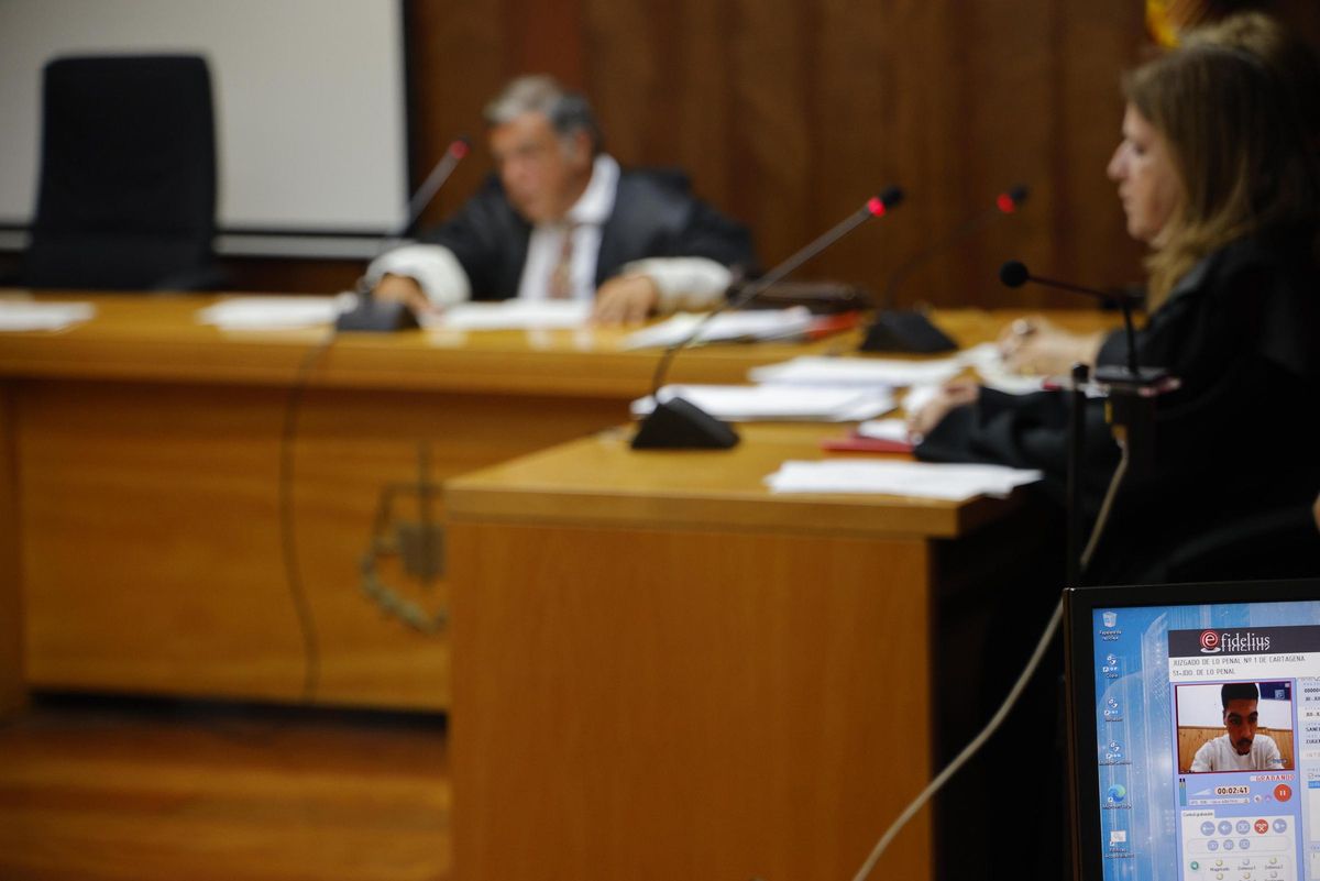 El presunto agresor del jubilado de Torre Pacheco declara por videoconferencia por intentar robar el reloj a otro vecino.