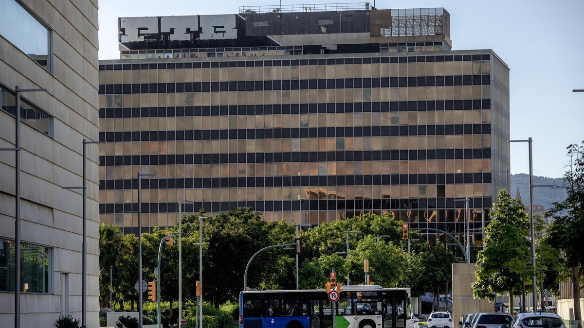 Das GESA-Hochhaus am Ortseingang von Palma