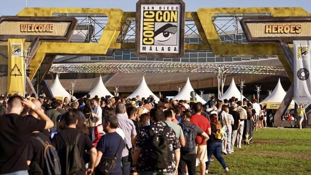 Colas para entrar en FYCMA durante la inauguración de la primera edición de la San Diego Comic Con Málaga