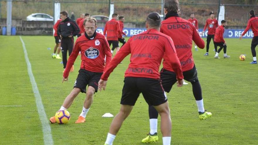 Krohn-Dehli, de nuevo con el grupo, sigue pendiente de recibir el alta