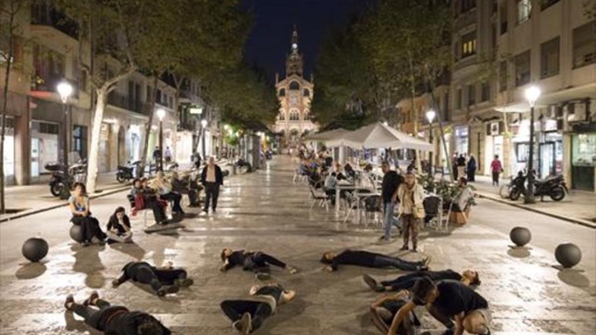 Acto contra la violencia machista en la avenida de Gaudí de Barcelona, el pasado lunes.
