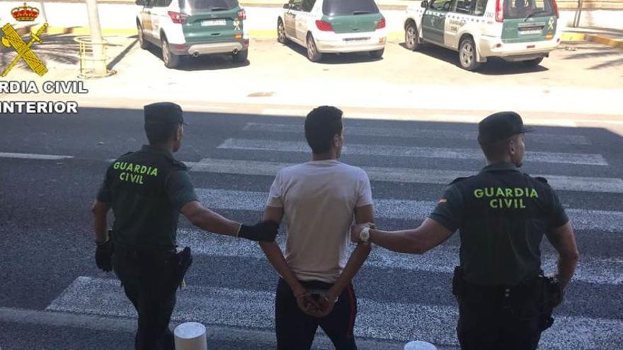 La Guardia Civil detiene a un agresivo tironero que actuaba en l&#039;Alfàs del Pi