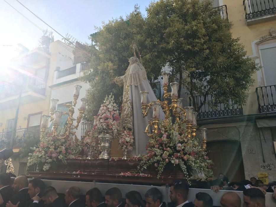 La cofradía del Rocío celebra estos días las vísperas de la solemnidad de Pentecostés y lo ha hecho este sábado con una procesión que ha comenzado a las 18.30 horas desde la casa hermandad