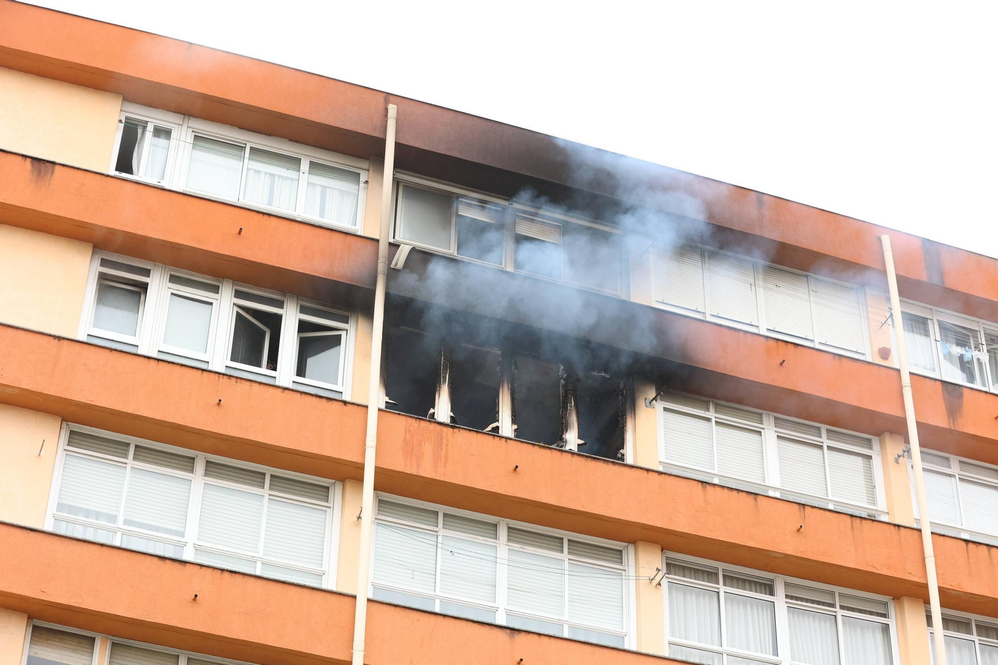 Incendio en un edificio de la calle Camelias