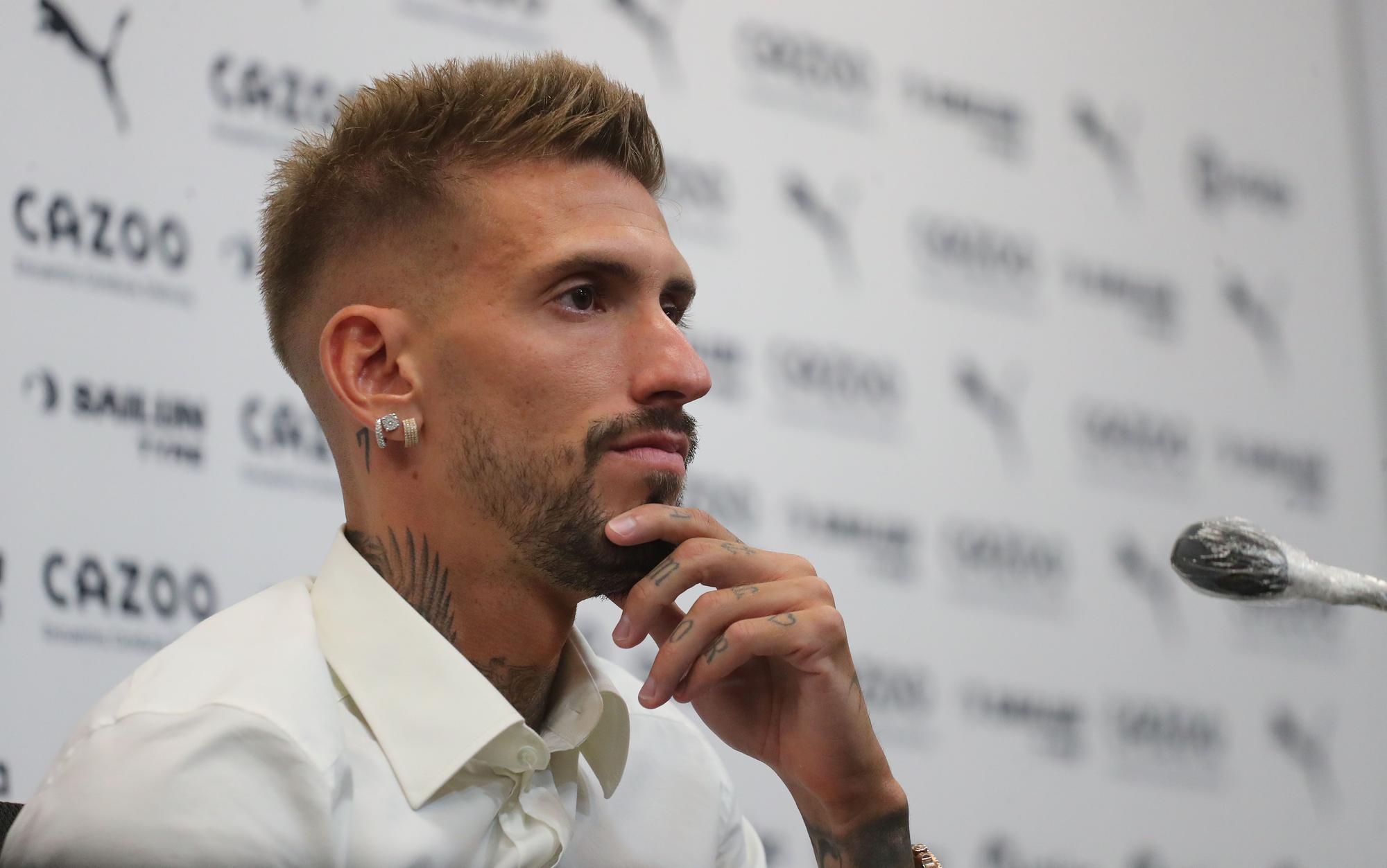 Las mejores imágenes de la presentación de Castillejo con el Valencia CF