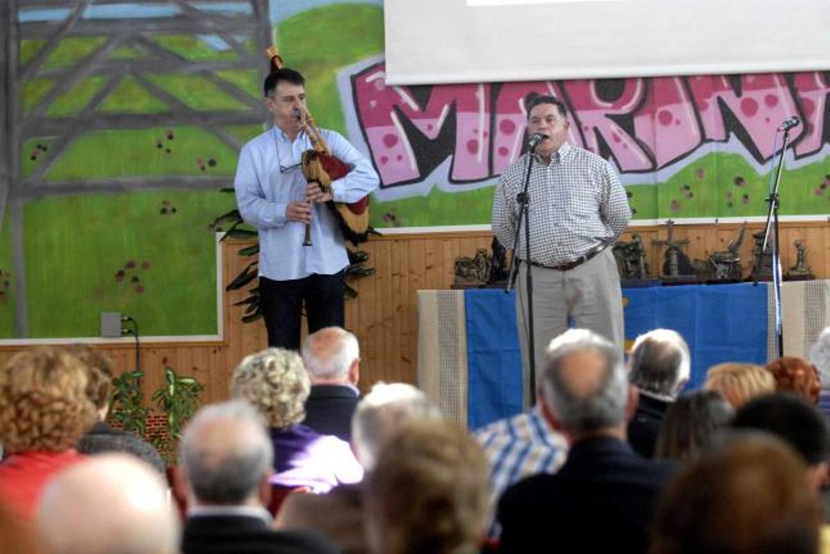 Tonada amateur en Santa Marina El Orfeón, en su día del socio