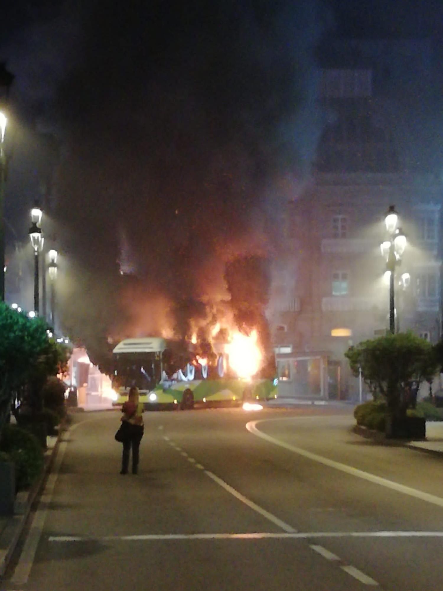 Incendio en un autobús en pleno centro de Vigo