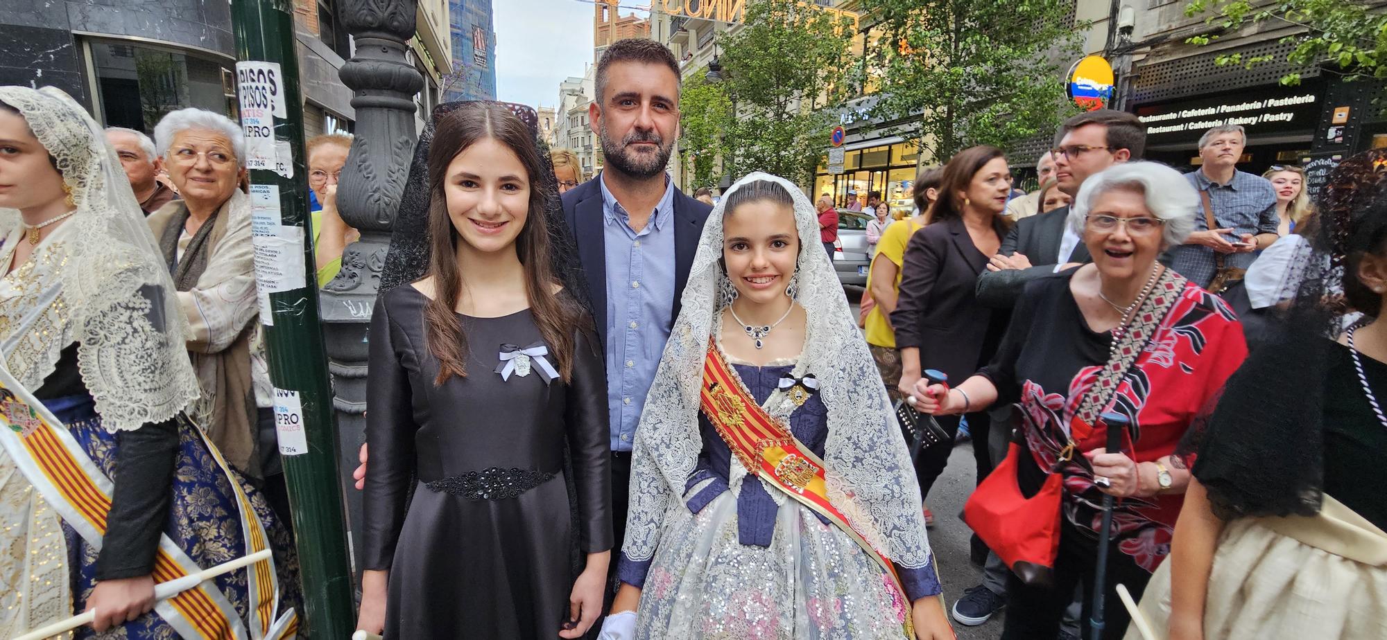 Paula y la corte infantil acompañan al San Vicente Niño