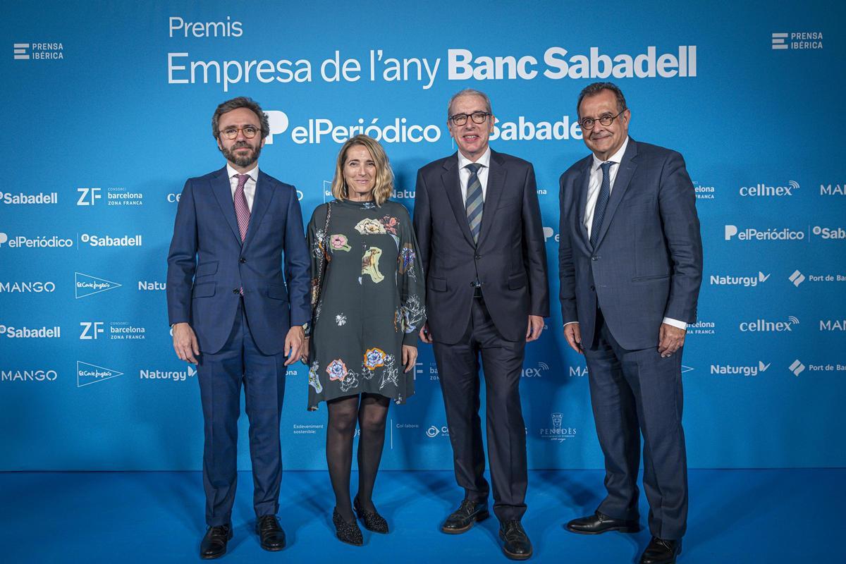 Aitor Moll, consejero delegado de Prensa Ibérica; Núria Burguera, directora de comunicación del Port de Barcelona; José Alberto Carbonell, director del Port de Barcelona, y Albert Sáez, director de EL PERIÓDICO