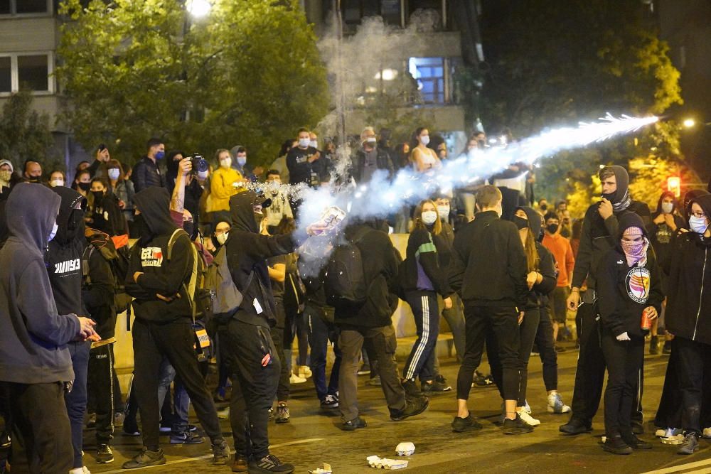 La marxa dels CDRs a Girona acaba amb enfrontaments amb la policia i contenidors cremats