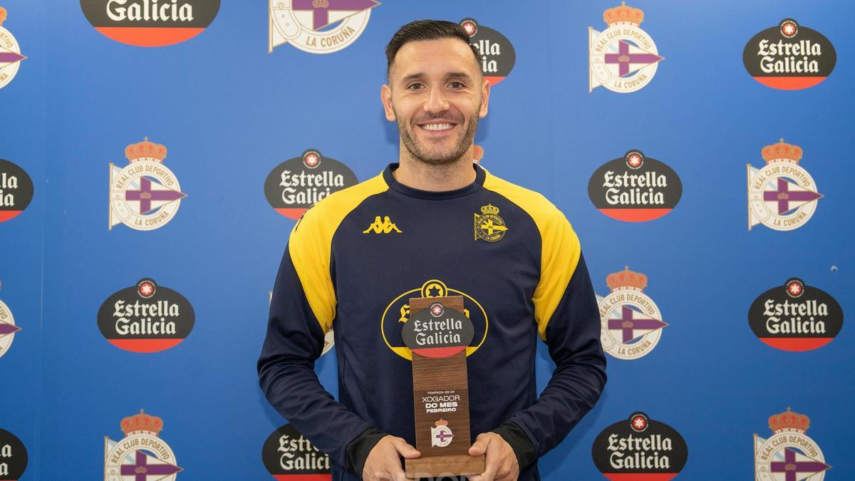 Lucas, con el premio Estrella Galicia de febrero