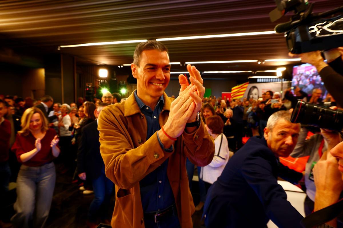 Pedro Sánchez junto a Pilar Alegría en el mitin central del PSOE en Teruel.