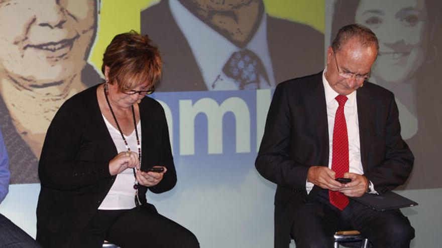 Celia Villalobos y Francisco de la Torre acapararán los focos del primer día del congreso popular.