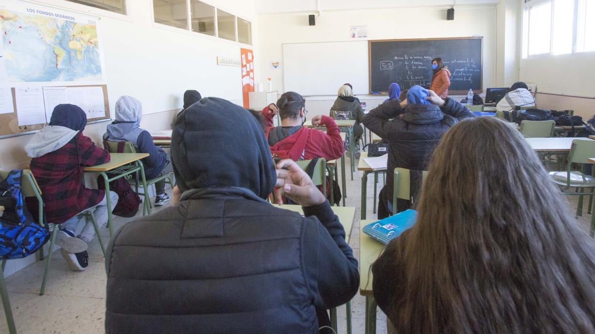 El ahorro en calefacción implica no quitarse las prendas de abrigo en clase