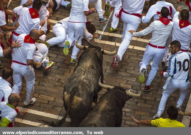 GALERÍA DE FOTOS - Penúltimo encierro de San Fermín