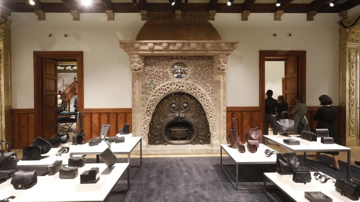 La famosa chimenea que Josep Pascó proyectó en 1902 para el comedor de la casa familiar de Ramon Casas.