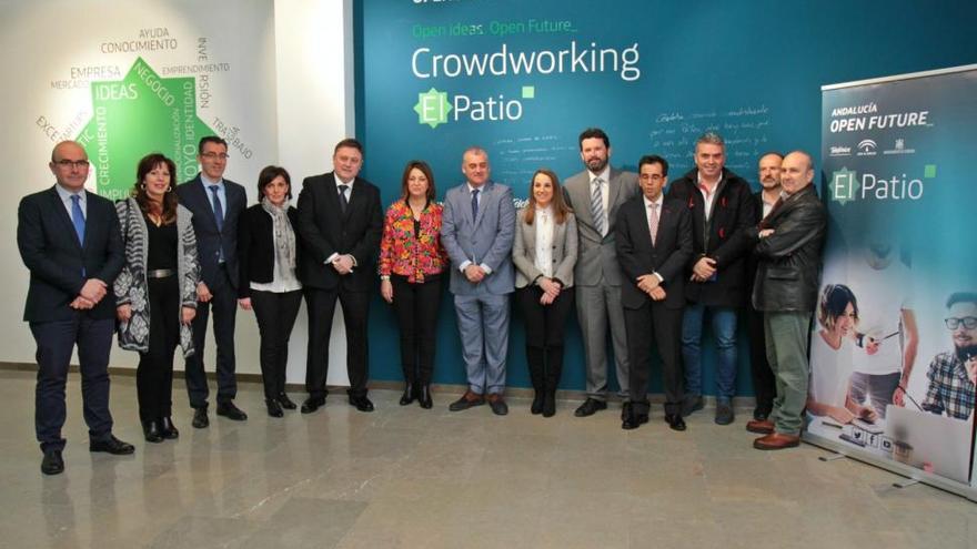 Junta, Ayuntamiento y Telefónica inauguran
el centro para emprendedores El Patio