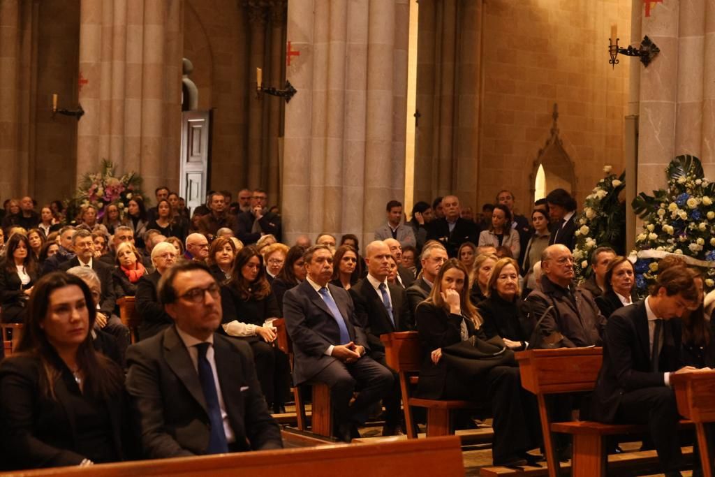 Las imágenes del entierro del padre del presidente del Levante, Pedro Catalán