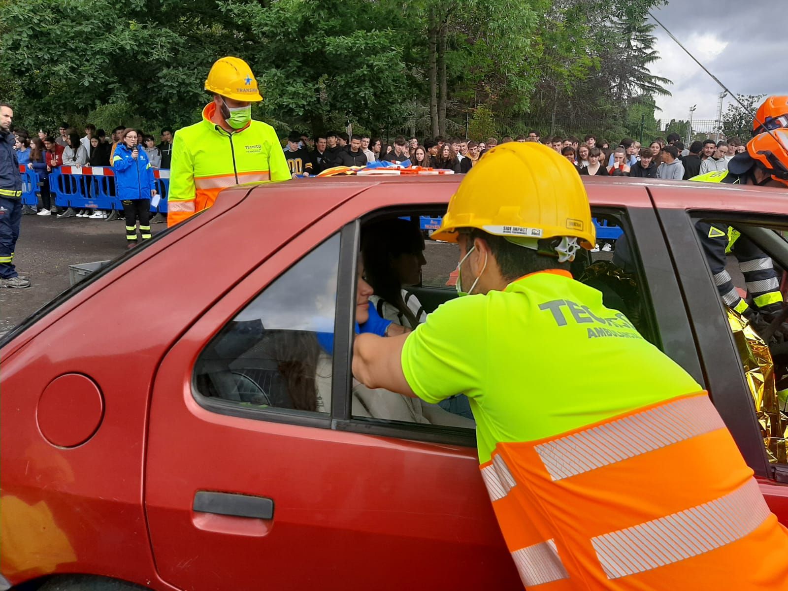 El IES de Noreña se examina de Emergencias: así ha sido el simulacro de accidente celebrado en el centro