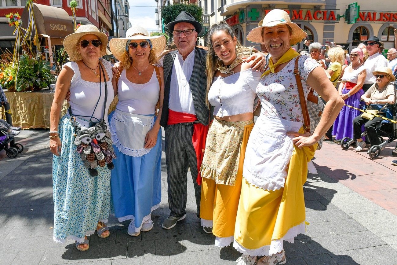 Una romería con bikini en Las Palmas de Gran Canaria