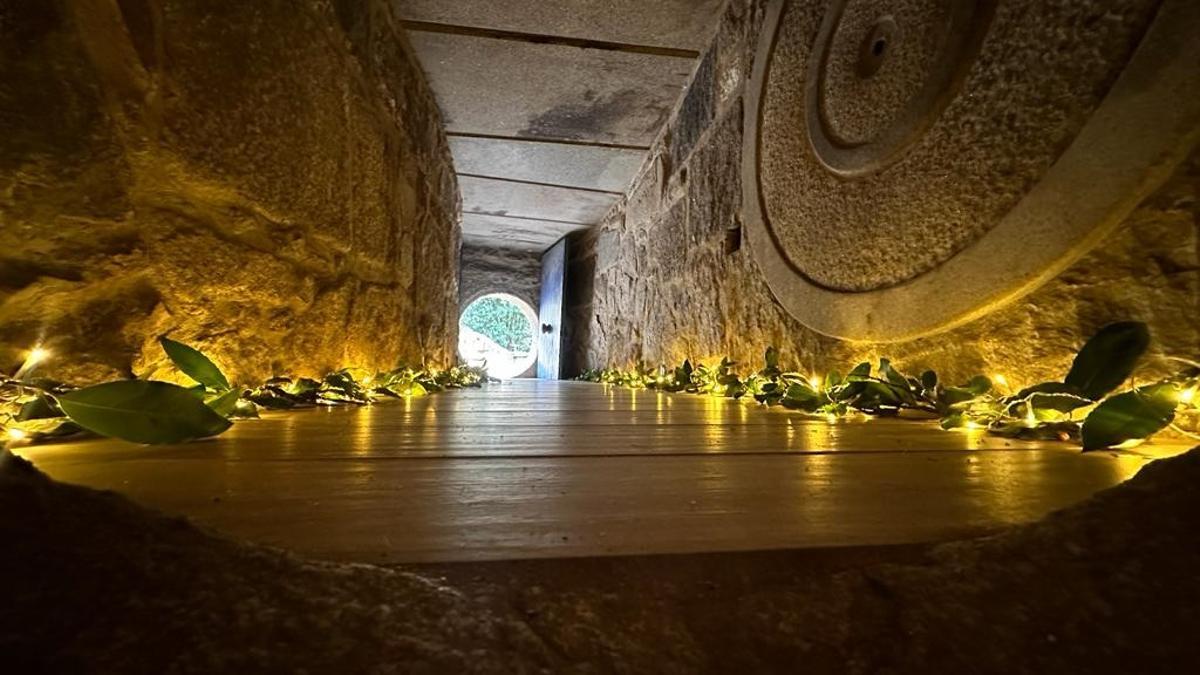 La entrada Una de las casas de la Aldea Grobit de A Toxa.