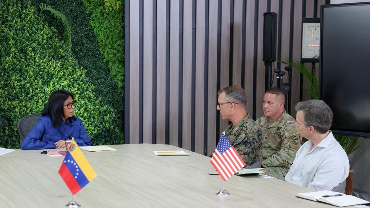 EEUU defiende su plan de transición controlada en Venezuela pero asegura que la prioridad actual es responder a las consecuencias del doble terremoto